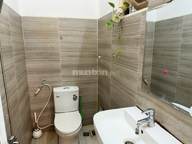 CẦN CHO THUÊ CC 43D HỒ VĂN HUÊ