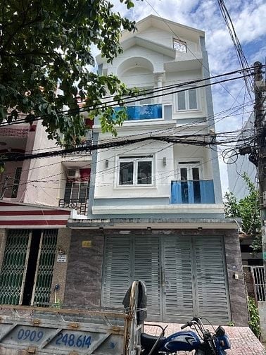 Cho thuê nhà ngay trung tâm quận 7