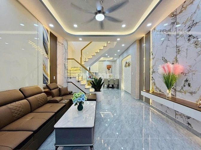 Bán nhà ngay Võ Thị Sáu, Quận 3. Giá: 3 tỷ 205,dt: 65m2, sổ hồng riêng