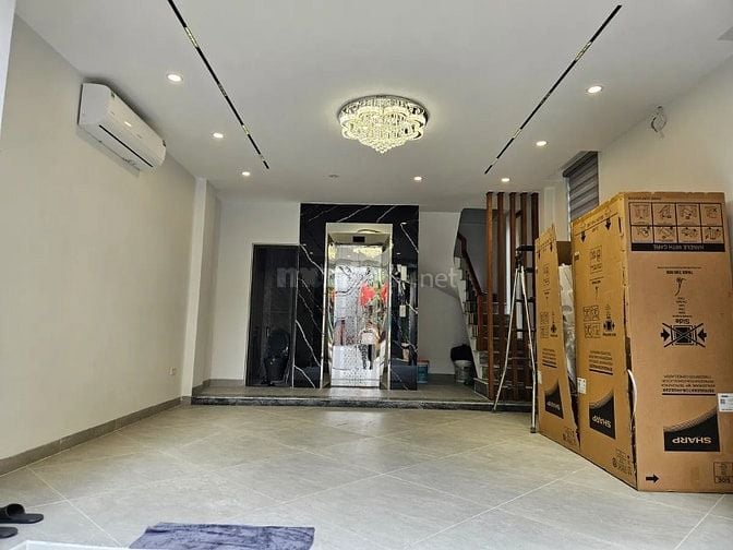 Bán nhà mới phố Ngọc Lâm, Gara ô tô ,6 tầng thang máy .14 tỷ