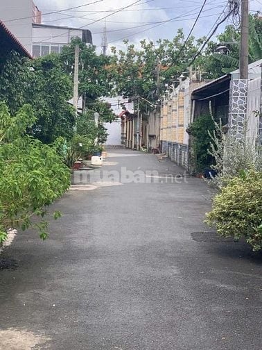 Bán căn miếng đất DT 90m2 MT ở Hóc môn giá 680 triệu.