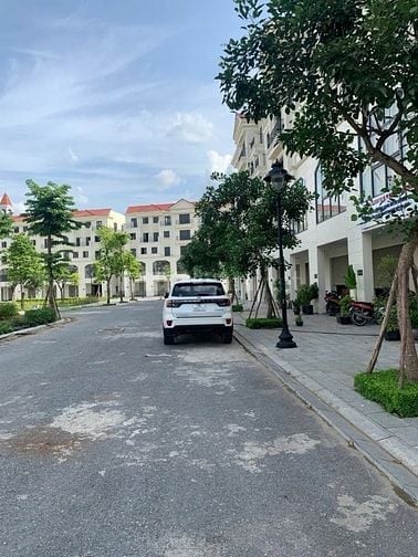 LIỀN KỀ KĐT MỚI KIM CHUNG - HOÀI ĐỨC: DT 97,6M2 - MT 5M - VỈA HÈ RỘNG