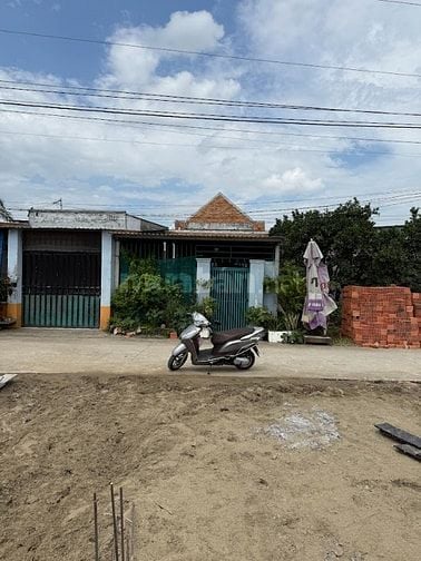 nhà hẻm bê tông 5m  rừng dầu xã mỹ hạnh bắc đức hòa long an giá 1,75 ỷ