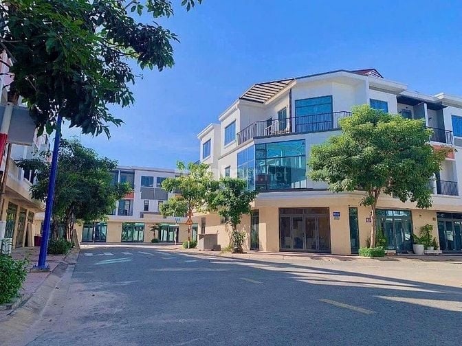 "Nhà Hoàn Công" 3,2tỷ ngay TP.HCM thì ACE nghĩ sao ?? Quá đẹp