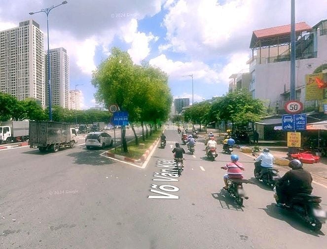 Bán nhà góc Võ Văn Kiệt , Q1, 224m², thu nhập tốt, giá 120 tỷ