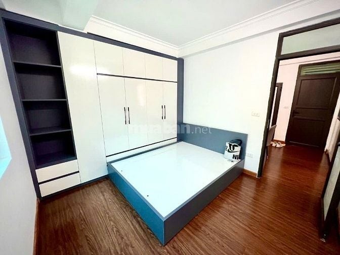 Bán ccmn đường Láng gần Ngã Tư Sở, dt 64m2, 2ngủ, 2 wc, giá 2.65 tỷ.