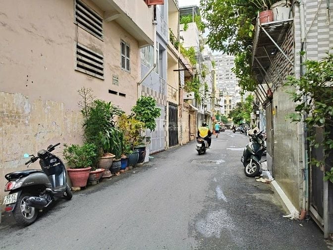 Hot!CC cho thuê Nhà 2 tầng, giá rẻ 9tr, ngay Nguyễn Đình Chiểu-ở ngay