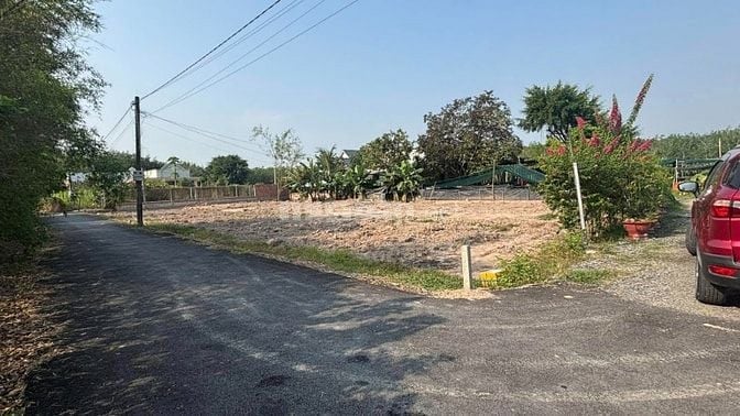 chính chủ bán 20mét ngang mặt tiền đường nhựa hương lộ 2, tách được 4 