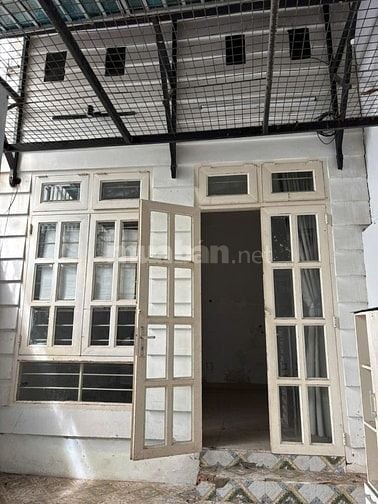 Bán nhà cấp 4 . Ngang 4 x 20 nở hậu . Giá 5.9 tỷ