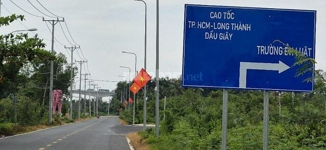 Đất mặt tiền đường nhựa chính Long Phước 