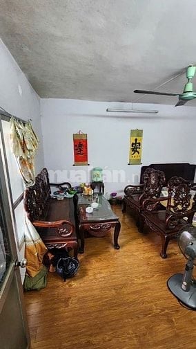 Cho thuê căn hộ tầng 2, tập thể Giảng Võ, DT 68m2, 3 phòng