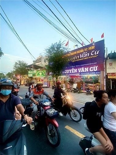 Bán nhà sách Nguyễn Văn Cừ - Mặt tiền Nguyễn Văn Quá, Quận 12, 14x70