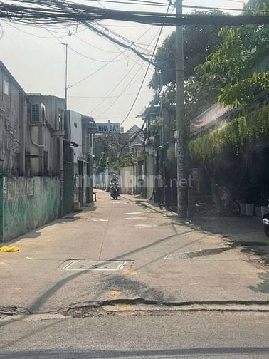 BÁN ĐẤT TẶNG NHÀ CẤP 4 ĐÔNG THẠNH HÓC MÔN - 135M2 GIÁ CHỈ 5.35 TỶ
