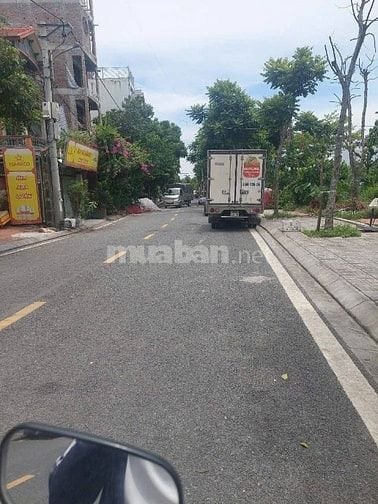 Cho thuê kho, nhà xưởng 320m2 gần UBND phường Long Biên