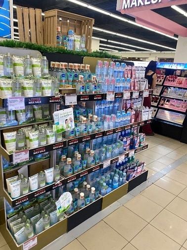 Tuyển nhân viên làm việc tại cửa hàng