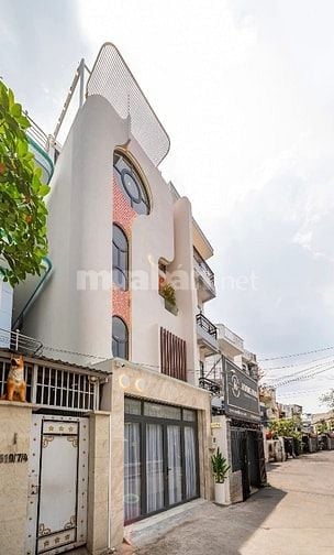 Siêu phẩm 4 Lầu THANG MÁY tuyệt đẹp CAO CẤP hẻm xe hơi Nguyễn Văn Khối