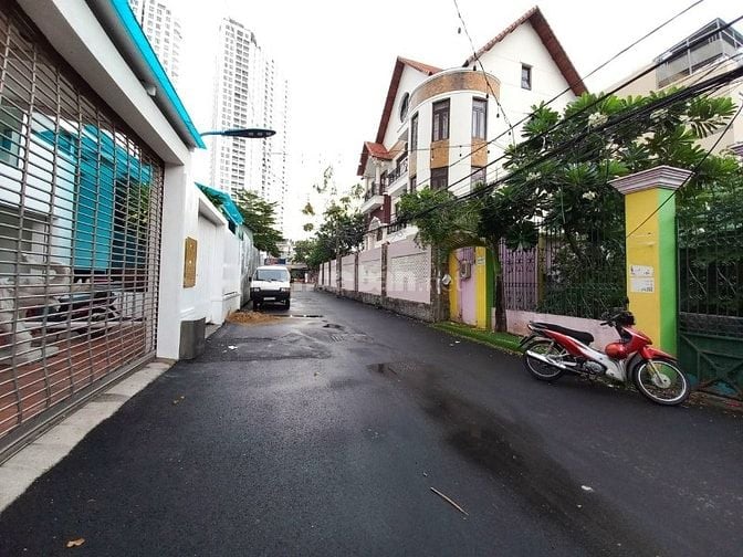 Bán Nhà Nát KBT Kiều Đàm ngay Him Lam Kênh Tẻ dt 5,1 x20m giá 8 tỷ