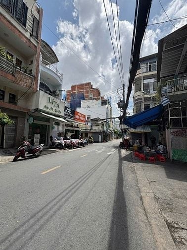 Chưa tới 200tr/m2 có ngay căn nhà ngang 8.4x64m2 3tầng cũ tiện xây mới