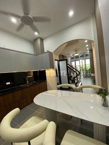 Bán gấp nhà khu Ba Đình - sân rộng riêng - full nội thất - 42m2 chưa đ