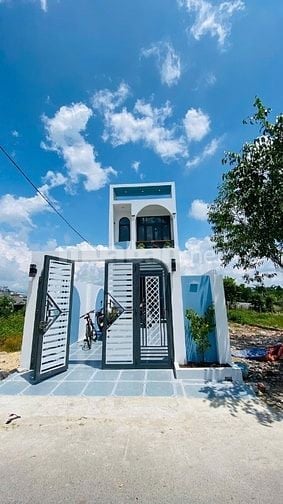 KẸT TIỀN KHÓ KHĂN XOAY SỞ CÔNG VIỆC , BÁN GẤP CĂN NHÀ MỚI SHR 