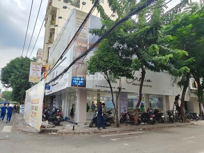 CẦN GẤP 1 NAM GIỮ XE CỬA HÀNG TRANG SỨC TỪ 7H-19H Ở TÂN MỸ - QUẬN 7