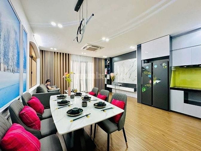 Bán nhà Huỳnh Thúc Kháng, 4 tầng, khu phân lô, ô tô ra vào. 15 tỷ