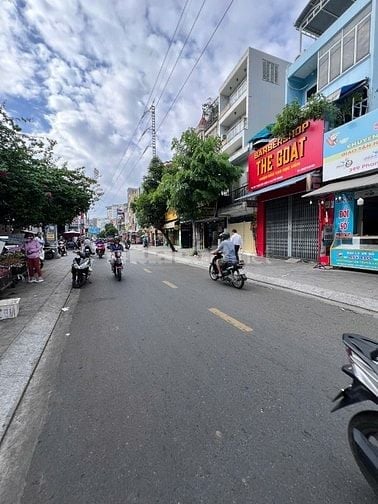 Bán nhà HXH Phan Xích Long 3 tầng sân thượng 4PN chỉ 10m ra mặt tiền