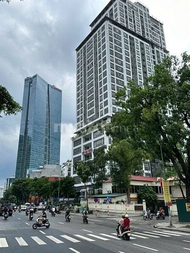 Cho thuê CCCC 70m2 hai ngủ, hai VS. 