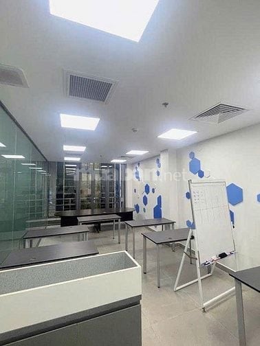 Hàng kín,toà nhà 388J Hai Bà Trưng, DT: 8x18 kết cấu hầm 5T t/n 120tr