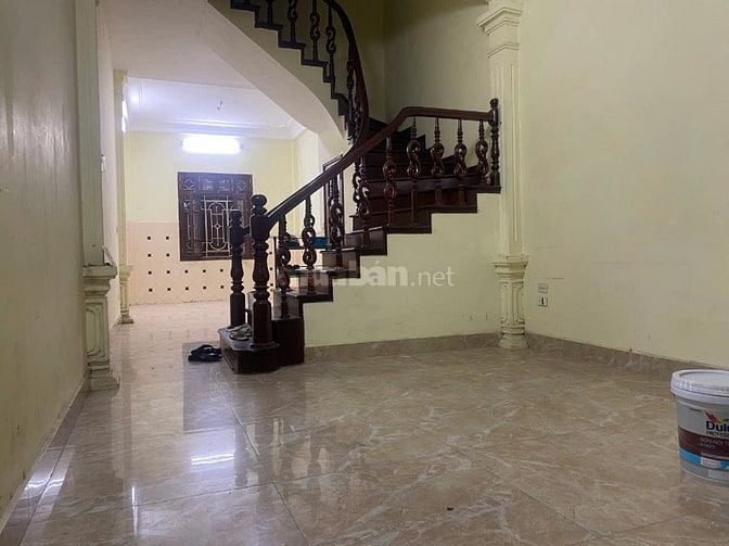 văn phòng tầng 1 ô tô đỗ cửa khép kín 50m2 khu Đầm trấu