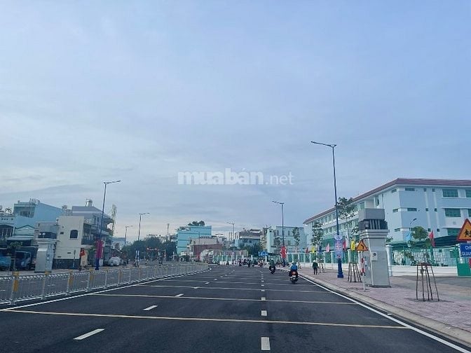 NhàvMTKD đường Tên Lửa dt 82m2 nhà 2 tấm giá 15.3 tỷ TL