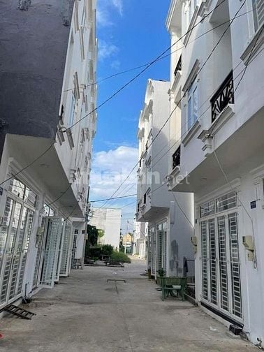 Cho thuê nhà khu liền kế cao cấp, mới 100%, ngay gần cầu Rạch Tra