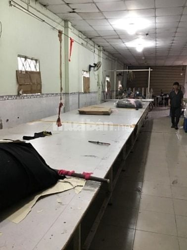 Cần bán một bàn cắt ngang 1.8*10m , hai máy cắt 10in,cắt đau bàn