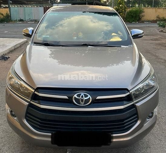 Tôi cần bán xe Toyota Innova số sàn sản xuất 2017.
