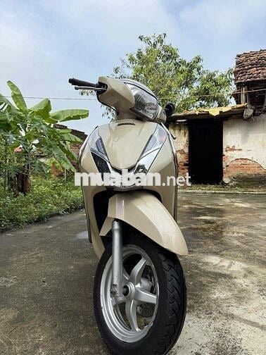 Xe chính chủ,nguyên gin,nữ đi nên rất giữ gin