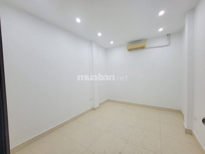 Cho thuê nhà nguyên căn ngách 28/40 Điện Biên Phủ