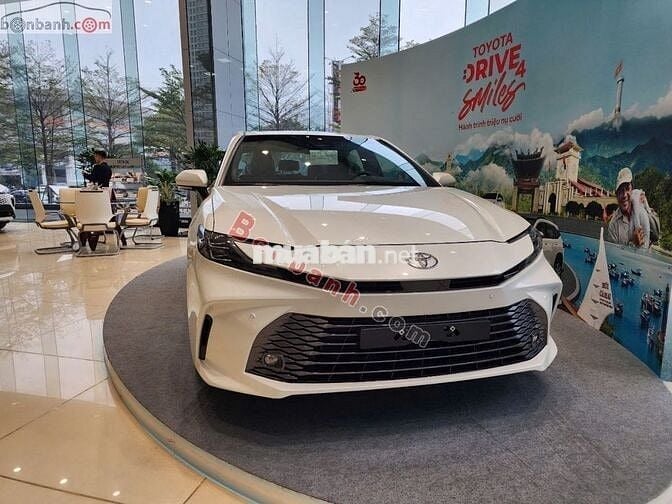 Toyota Camry 2.5 Hybrid HEV TOP 2025