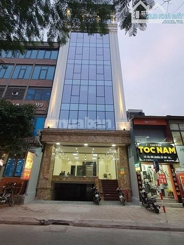 Cho thuê nguyên tòa 8 tầng 1 hầm tại Cầu Giấy đã đủ PCCC - thông sàn