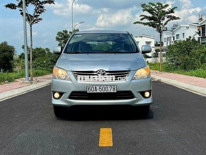 Toyota Innova 2013 2.0E - ghi bạc đẹp