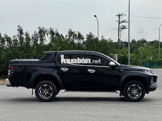 Bán Mitsubishi Triton 2021 4x2 AT màu đen full đồ