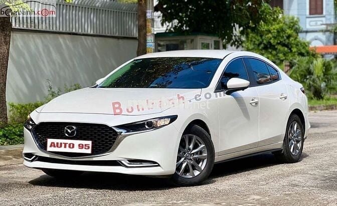 Mazda 3 1.5AT Luxury màu trắng, sx năm 2024