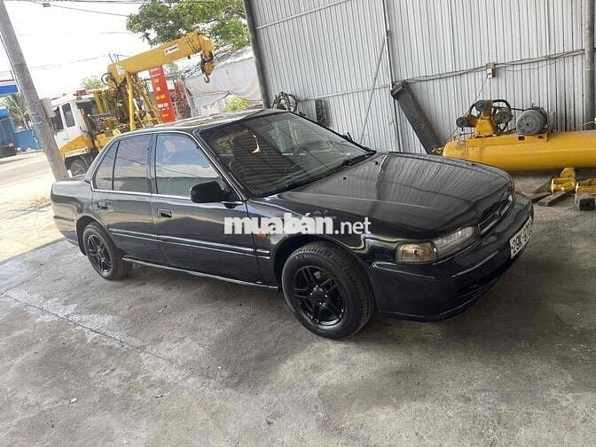 Honda Accord 1993 2.0 MT - 100000 km