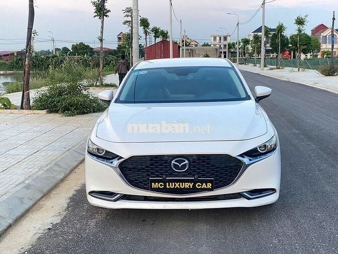 Mazda 3 2020 Sedan 1.5L Luxury - 110000 km