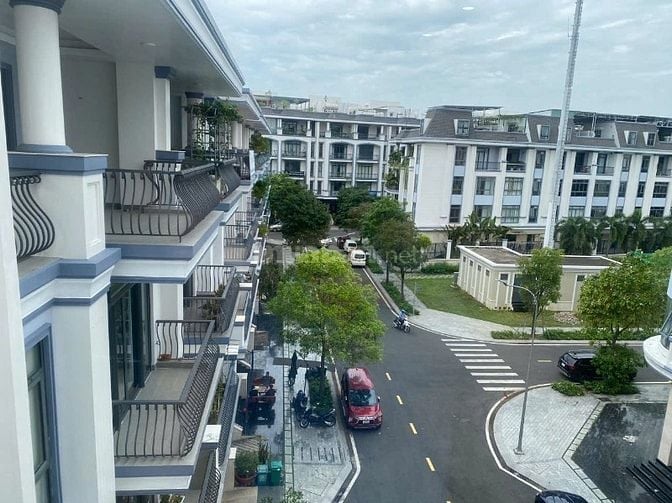 NHÂN VIÊN TUYỂN DỤNG TẠI VẠN PHÚC 
