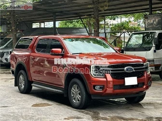 Ford Ranger XLS 2.0L 4x2 AT 2023 - Màu đỏ