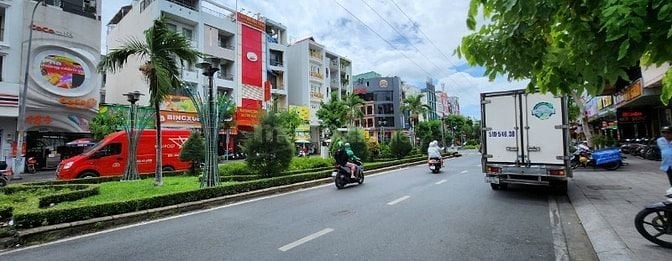 Bán nhà 5 tầng Mặt đường PHAN XÍCH LONG