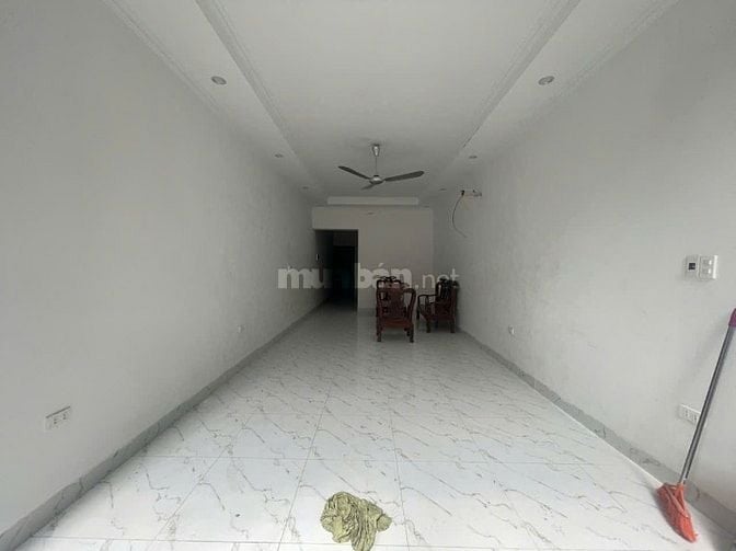 Nhà riêng phố nguyễn chính tân mai dt70m2x3,5t giá 20tr 