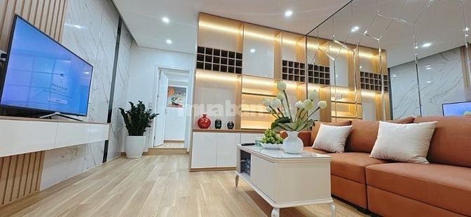 Căn tập thể tầng 2 mặt thoáng, ô tô đỗ chân cầu thang Căn tập thể thiế