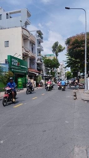 Cho thuê nhà nguyên căn MTKD Phạm Văn Chí Q.6 (3.4x22m) 5 tầng mới 