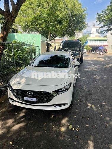 Mazda 3 2023 1.5L Luxury - 33000 km